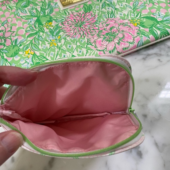 Lilly Pulitzer Vibrant Green and Pink Leafy Tech Pouch - Picture 7 of 7